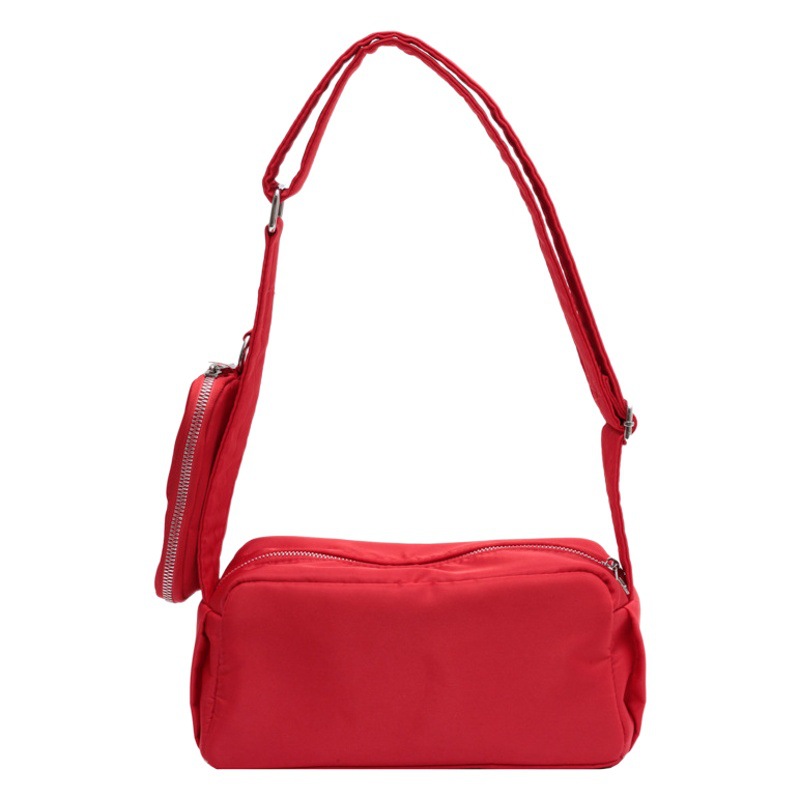 Bolsa de tostadas casual roja 2022 nuevo Otoño e Invierno almohada crossbody pequeña bolsa cuadrada nicho femenino todo partido hombro bolsa de las axilas