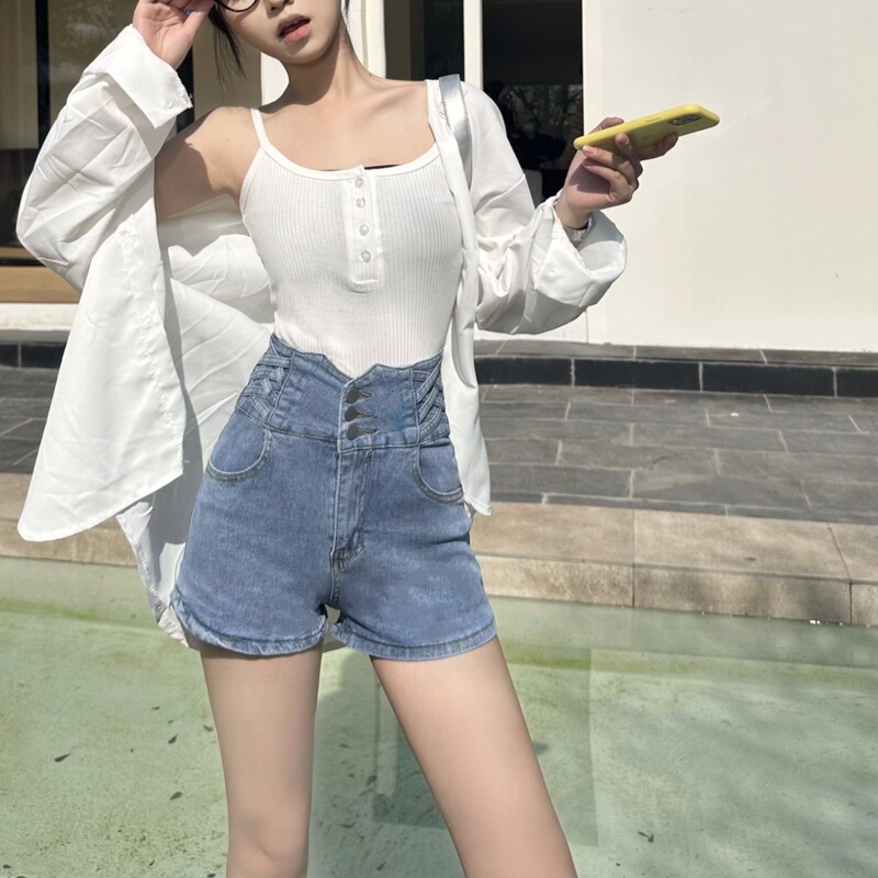 Elastic Buttoned High-Waisted Denim Shorts for Women, Slim Fit, Tummy Control, Straight Wide-Leg A-Line Hot Pants, Sexy Butt-Hugging Style Elastic Buttoned High-Waisted Denim Shorts for Women, Slim Fit, Tummy Control, Straight Wide-Leg A-Line Hot Pants, Sexy Butt-Hugging Style