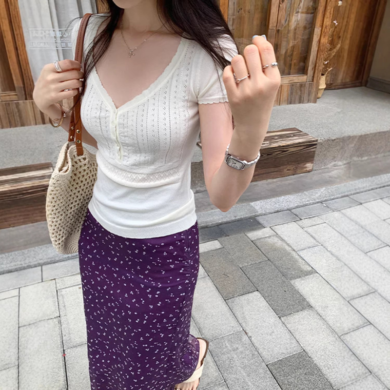 High-End Hollow-Out Button Low V-Neck Short-Sleeve T-Shirt for Women, 2026 Summer New Style, Waist-Cinching Slim-Fit Short Knit Top High-End Hollow-Out Button Low V-Neck Short-Sleeve T-Shirt for Women, 2026 Summer New Style, Waist-Cinching Slim-Fit Short Knit Top
