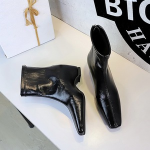 2323-2 Retro British style square toe fashion versatile short boots for women, with a zipper at the back and a single bo