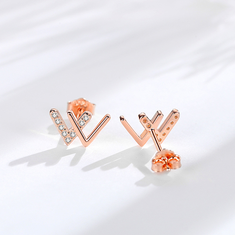 Pendientes de plata aguja letra W Pendientes de plata de ley de las mujeres pendientes de diamantes llenos de sentido de la moda aretes 925 al por mayor estilo japonés y coreano temperamento frío