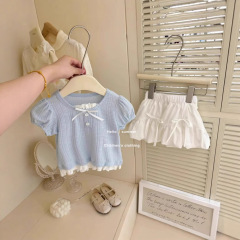 25新型の夏の赤ちゃんの女の子の洋気の韓国版の子供の純綿の半袖のtシャツの2つのセットのスカートの上着
