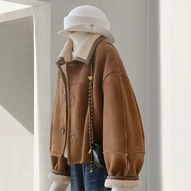 连衣裙;时尚休闲套装;女式T恤