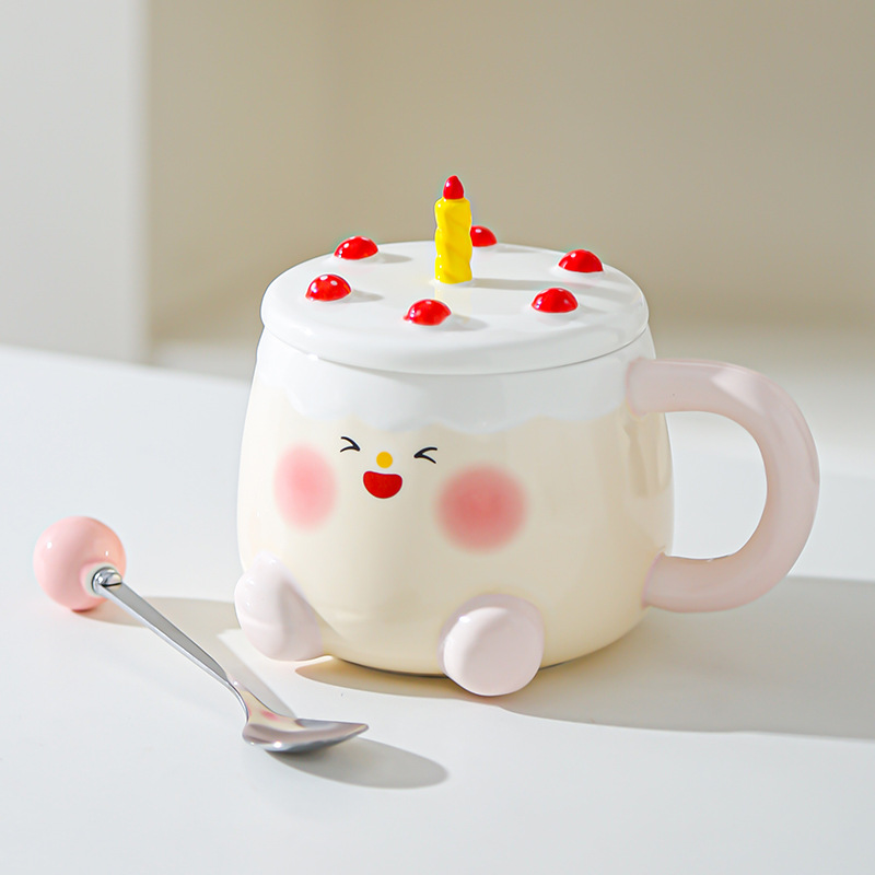 Taza de pastel de dibujos animados creativos Regalo de cumpleaños Regalo de mano Taza de cerámica Taza de agua linda de alto valor Taza con tapa