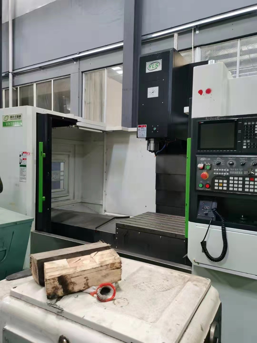 处理二手厦门大金TE855D数控铣床二手三菱M80系统数控铣