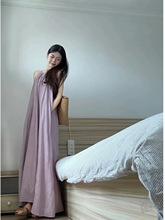 慵懒气质紫色吊带连衣裙女夏季2024新款度假风宽松显瘦大摆裙长裙