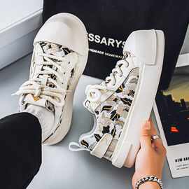 新款刺绣图案潮流板鞋时尚休闲鞋舒适平底鞋