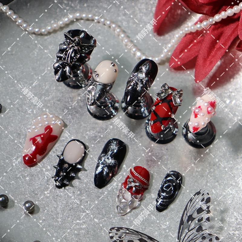 Gothic Spicy Girl Red and Black Nail Art with Metal Studs and Angel Rhinestones, Handmade Detachable Medium-Sized Nail Tips