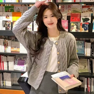 圆领麻花毛衣外套女2025秋冬新款百搭减龄显瘦短款复古洋气针织衫