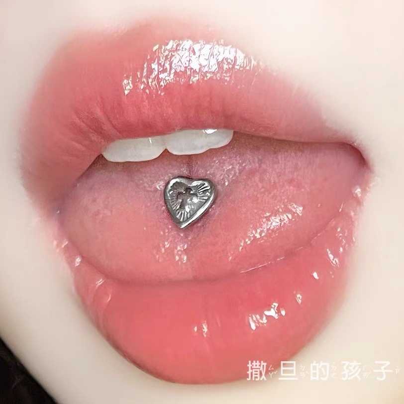 16G labret stud size and finish detail