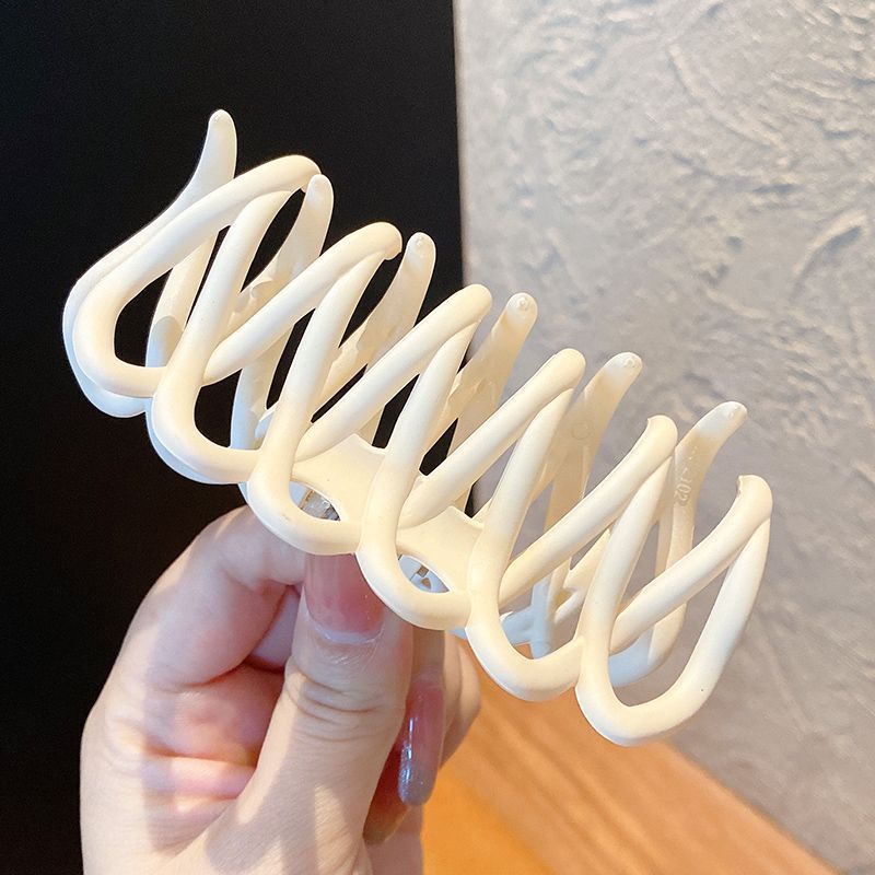 シンプルなフロスト風呂クリップの後頭部ヘアクリップの女性サイズのサメクリップの髪飾り