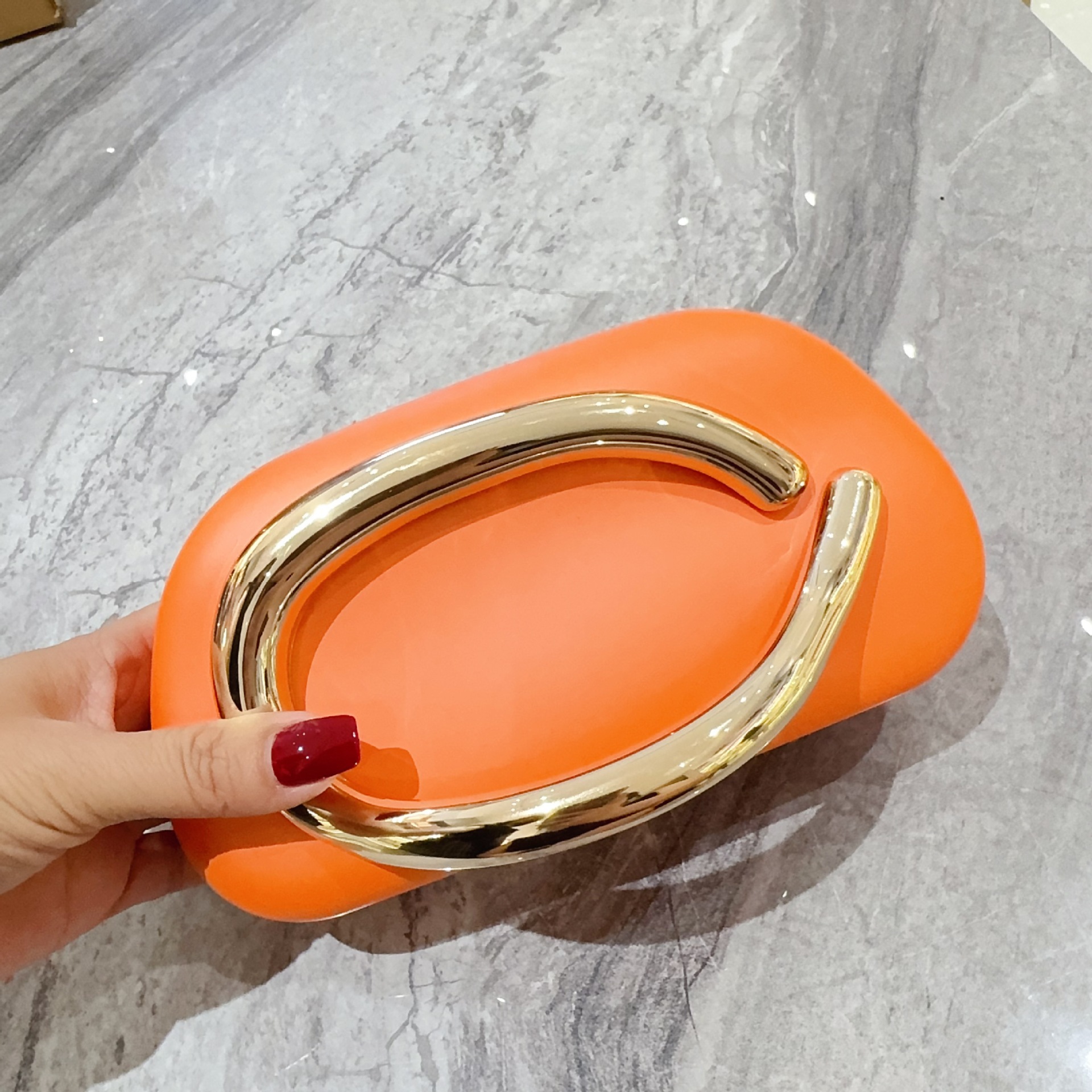 Europa y América tendencia transfronteriza bolsa de cena ligera de lujo bolsa acrílico cadena metal para llevar un solo hombro bolso de mano ropa de noche