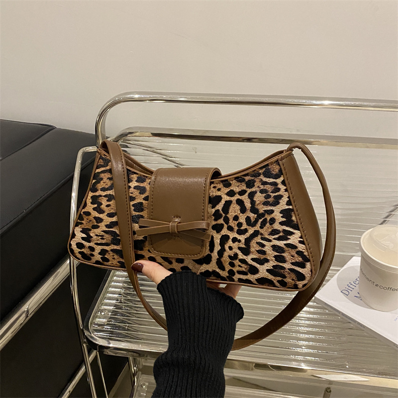 Bolsa de moda con patrón de leopardo para mujeres coreanas 2025, primavera nueva moda retro bolso cuadrado 2 bolso de hombro red debajo de la axila