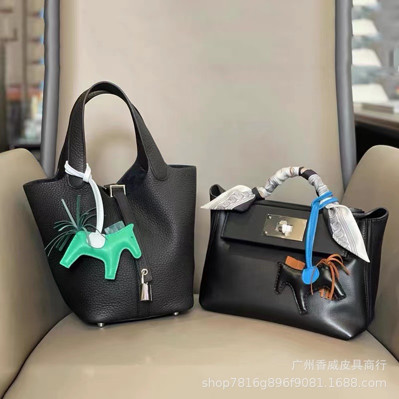 Handheld universal leather one-shoulder bag
