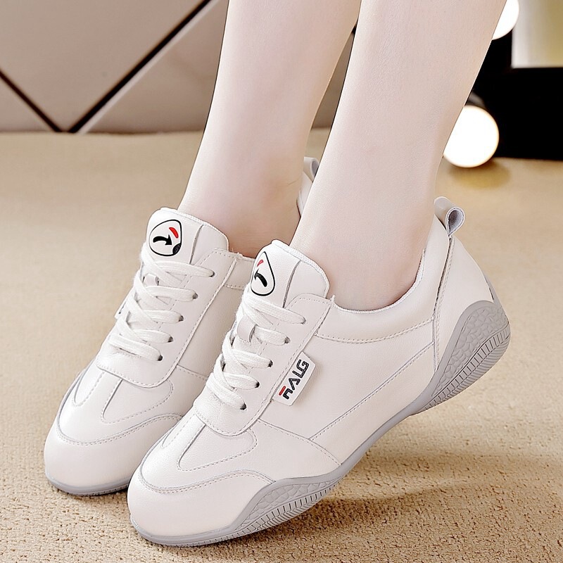 Brand Off-Code Special Price Genuine Leather Sports Shoes for Women 2025 Spring New Versatile Lightweight Soft-Soled Casual Running Shoes for Women