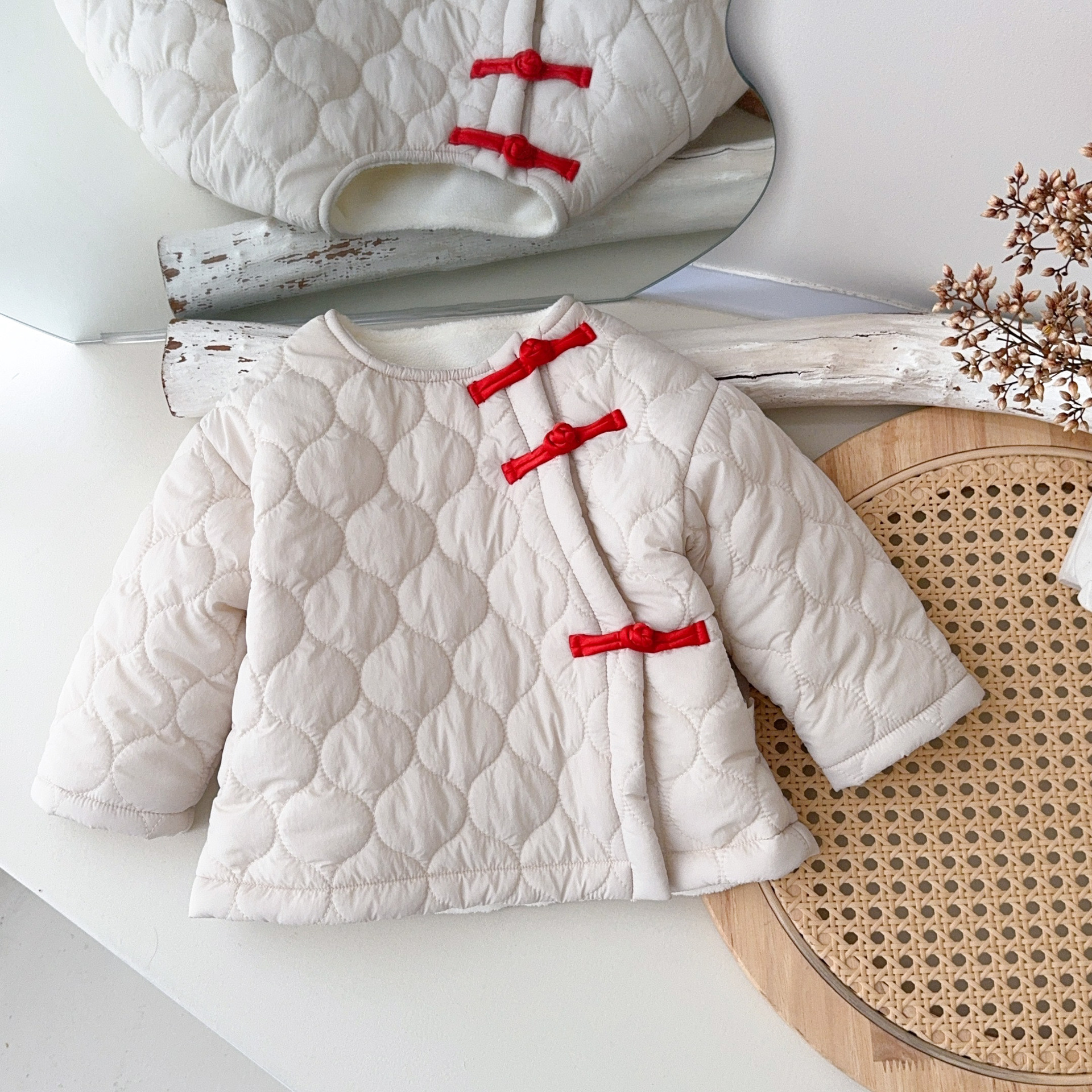 2024 ropa de invierno, ropa de Año Nuevo para bebés, chaqueta acolchada para bebés masculinos, hebilla de disco china, ropa de algodón gruesa, ropa de bebé de un año