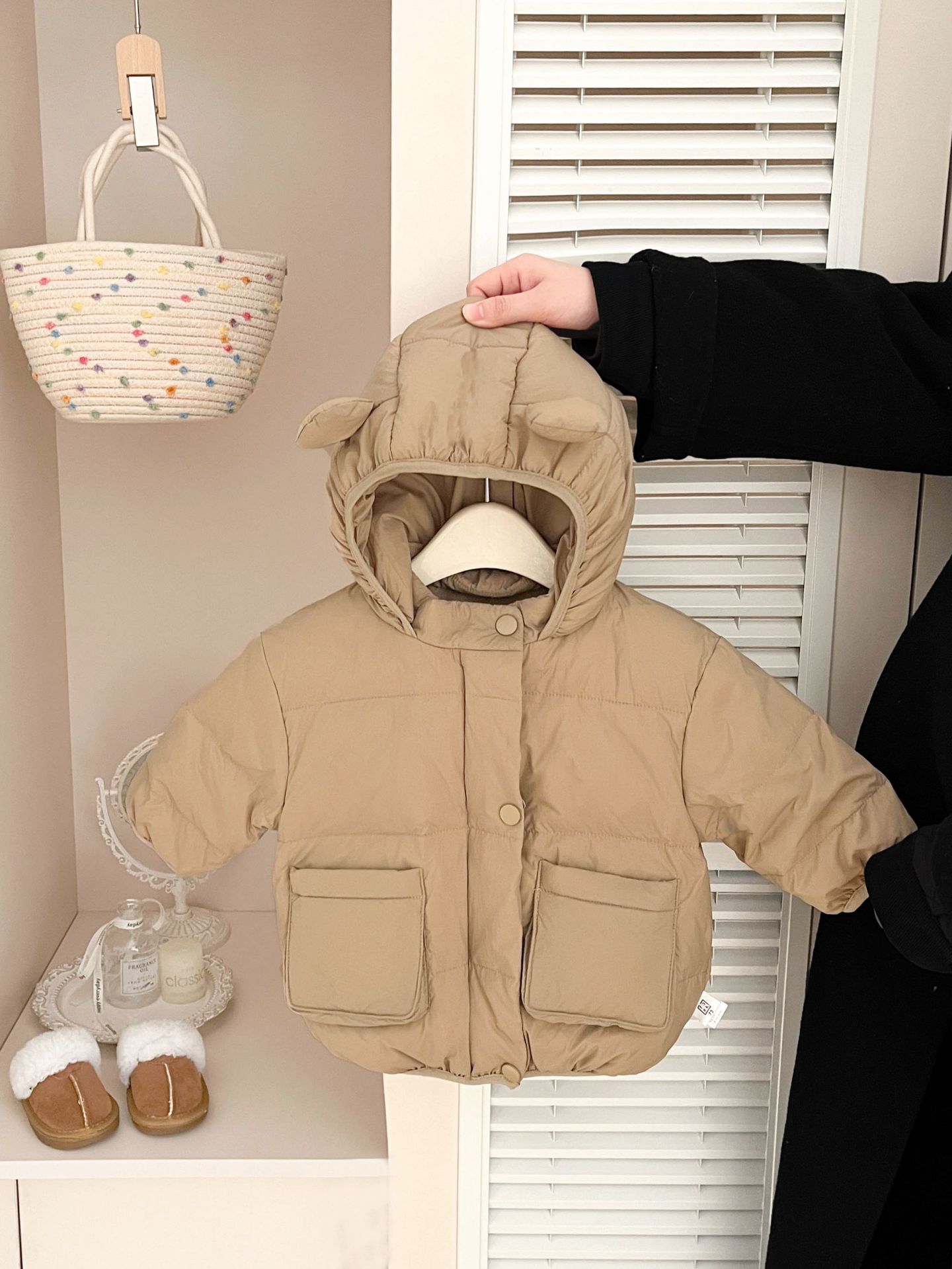 Niñas lindas chaquetas encapuchadas invierno nuevo bebé extranjero blanco chaquetas cálidas ropa de bebé gruesa