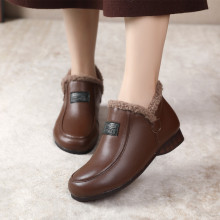 24冬季新款软底防滑妈妈鞋棉鞋加绒软底皮鞋雪地靴中老年老人女鞋