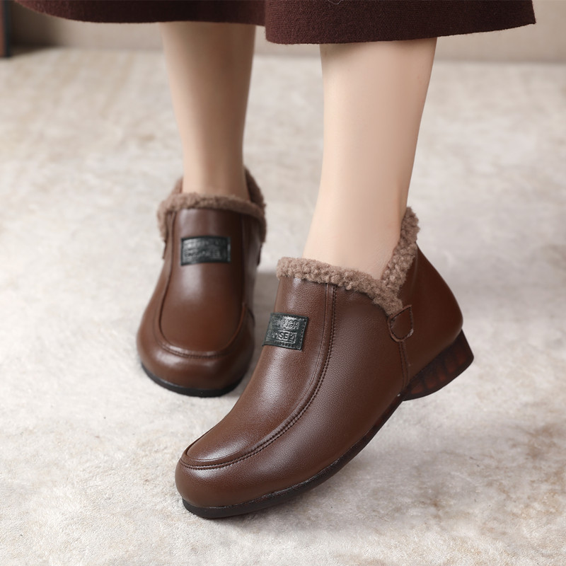 24冬季新款软底防滑妈妈鞋棉鞋加绒软底皮鞋雪地靴中老年老人女鞋