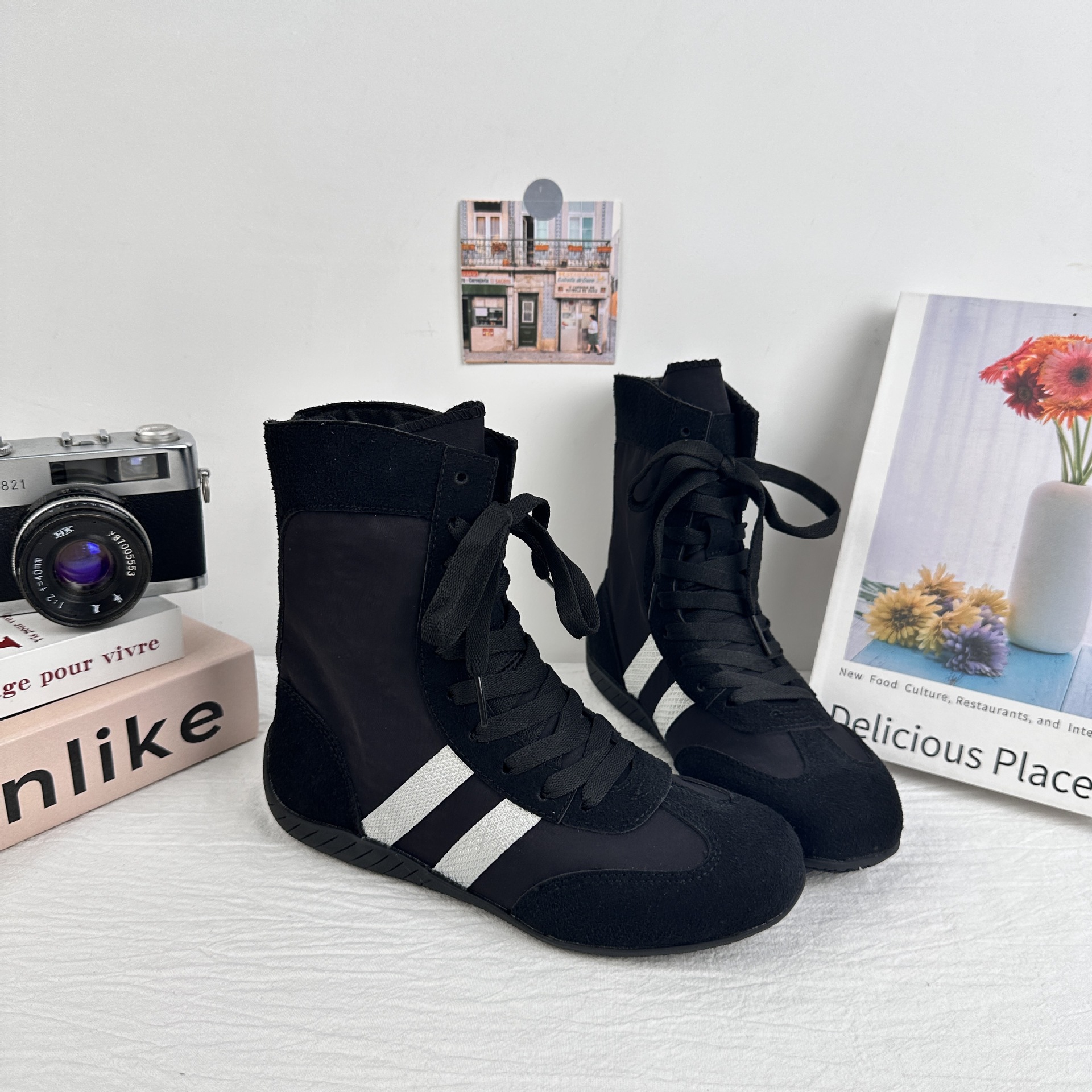 A9921ins viento super caliente botas martin mujeres 2025 verano nuevos zapatos de skate transpirables de moda zapatos de entrenamiento de alta altura