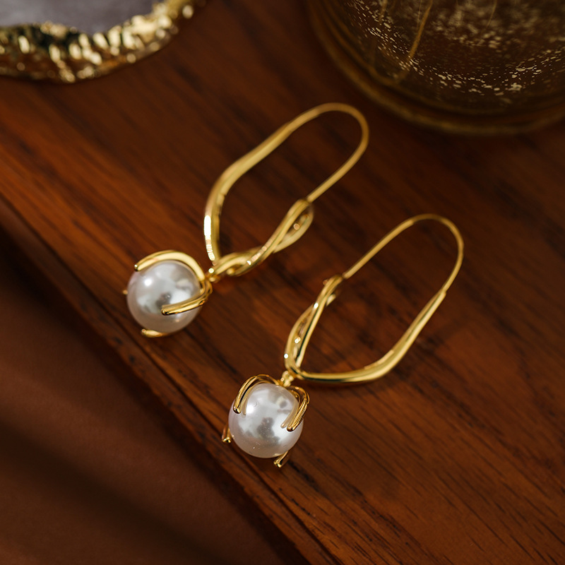 Retro elegant geometric earrings from pearl