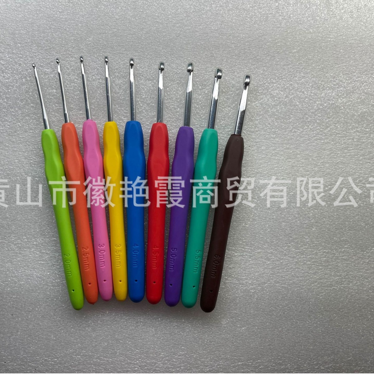 Cruz-frontera arco iris suave mango crochet TPR suave mango ganchillo sólido suave mango de aluminio ganchillo gancho traje aguja de lana