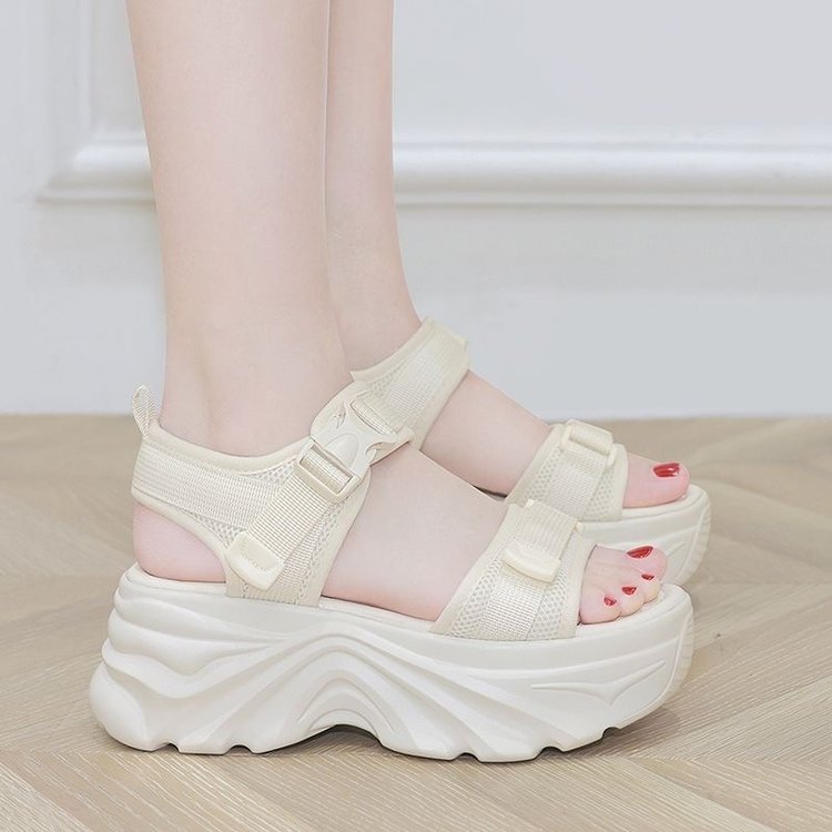 Sandalias de papá de celebridades de Internet para mujer, verano 2025 nuevo estilo de todo fósforo de suela suave, plataforma antideslizante, zapatos deportivos de playa
