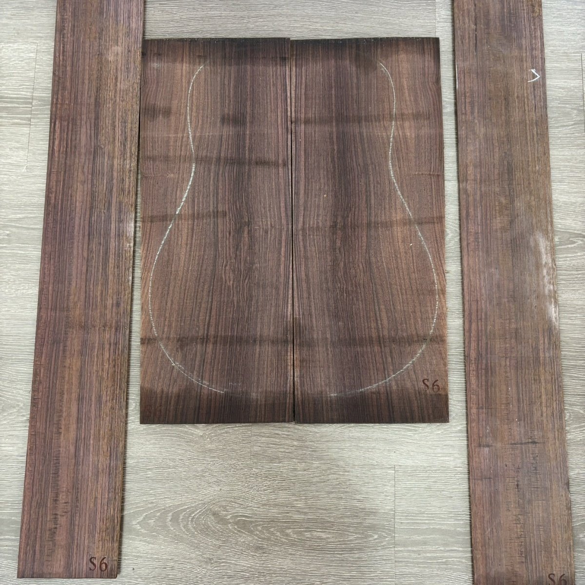 Guitarra de 41 pulgadas placa inferior de madera de rosa india con placa lateral de material antiguo, instrumentos musicales hechos a mano reemplazados por curvas de arena