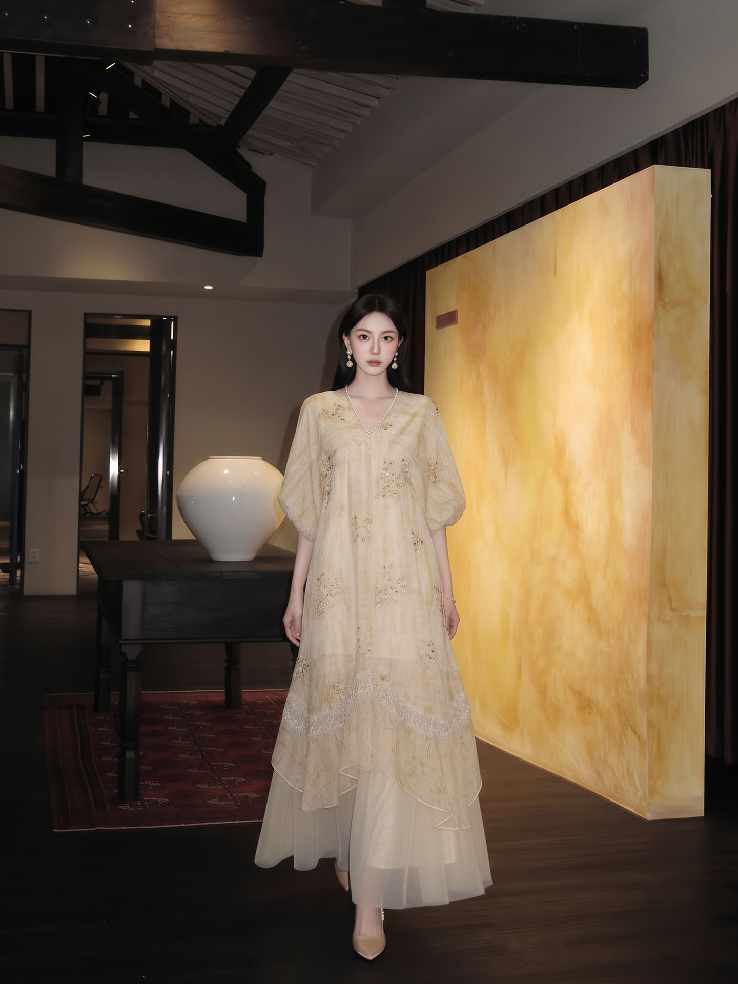 Đầm maxi nữ thắt eo phong cách Tân Trung Hoa, tay ngắn, cổ viền ren, thêu hoa tinh tế — màu trắng ngà