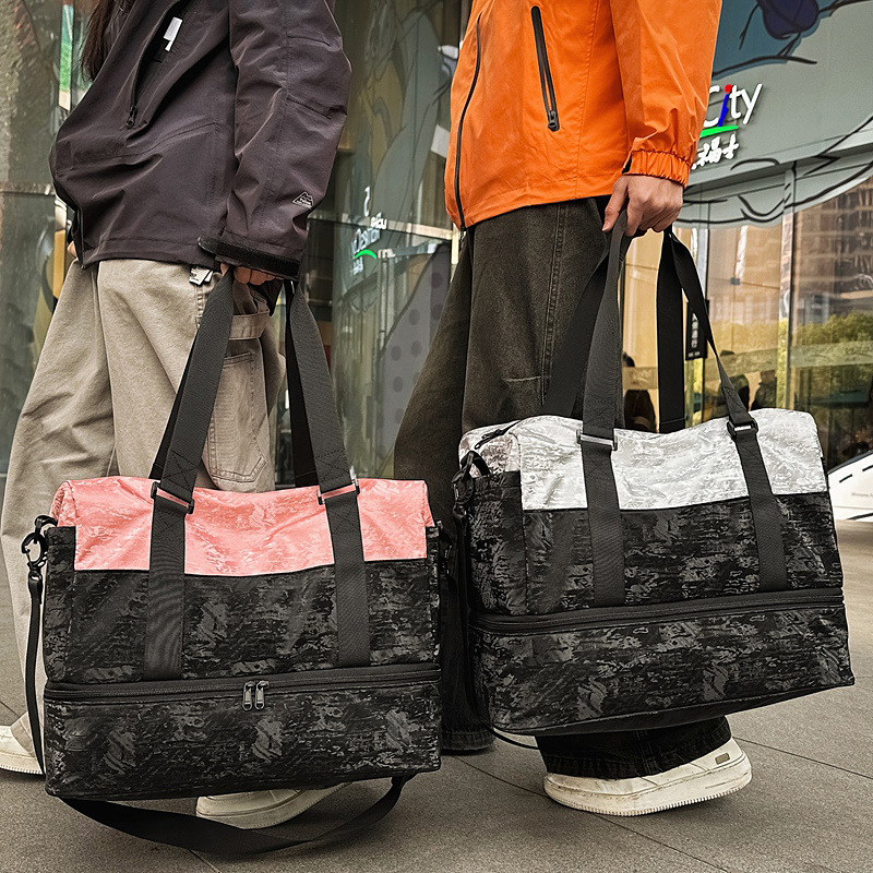 Trend design capacious travel bag to go out
