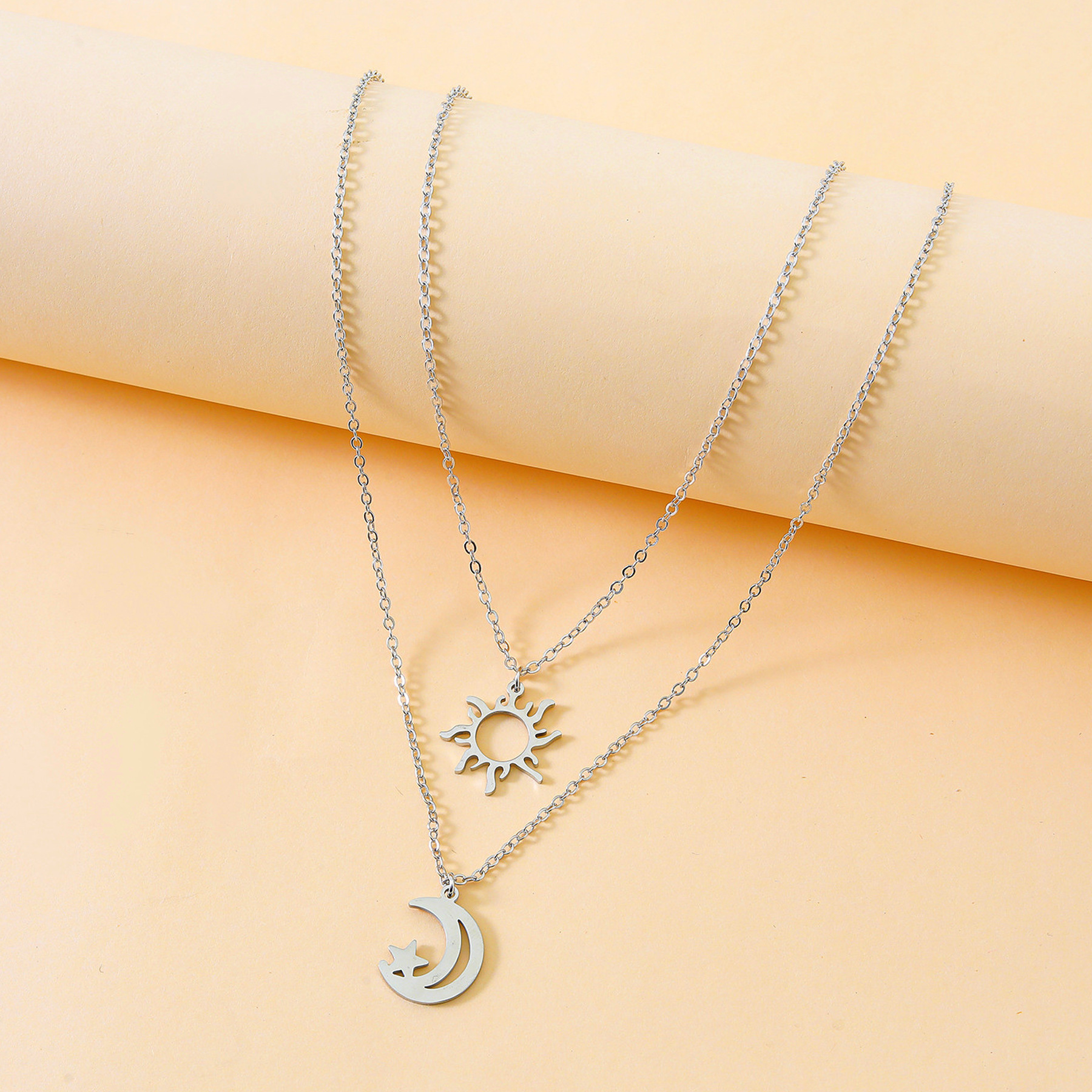 New Sun Moon Good Friend Card Creative Stainless Steel Sun Moon Clavicle Chain 2 Piece Set display picture 3