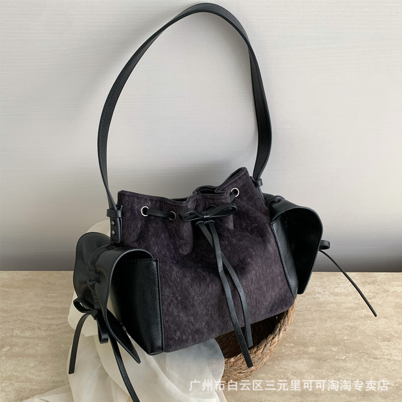 小众设计多口袋蝴蝶结驼绒水桶包2025秋冬新款通勤百搭手提斜挎包|undefined