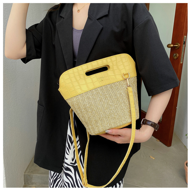 Korean Stitching Contrast Color Straw Portable Messenger Bucket Bag display picture 14