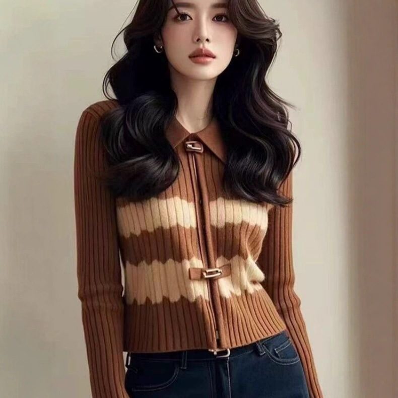 Brother's Department Store Same Style Women's Clothing 2025 Autumn New Retro Brown Color-Blocking Knitted Cardigan Sweater Base Layer Brother's Department Store Same Style Women's Clothing 2025 Autumn New Retro Brown Color-Blocking Knitted Cardigan Sweater Base Layer