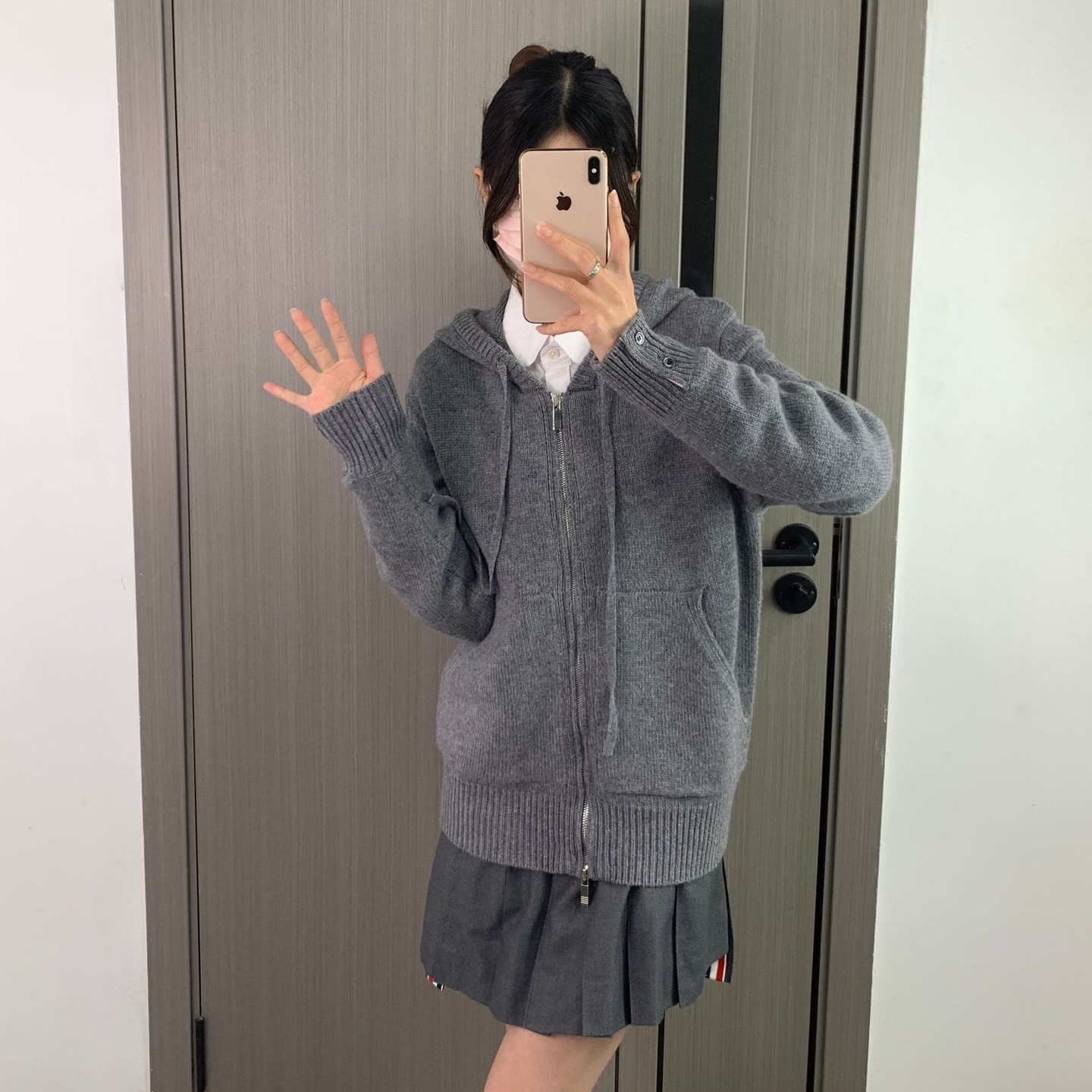Factory direct sales of high-quality spring and autumn new style long-sleeved knitted cardigan sweater with wild goose pattern on the back for women.