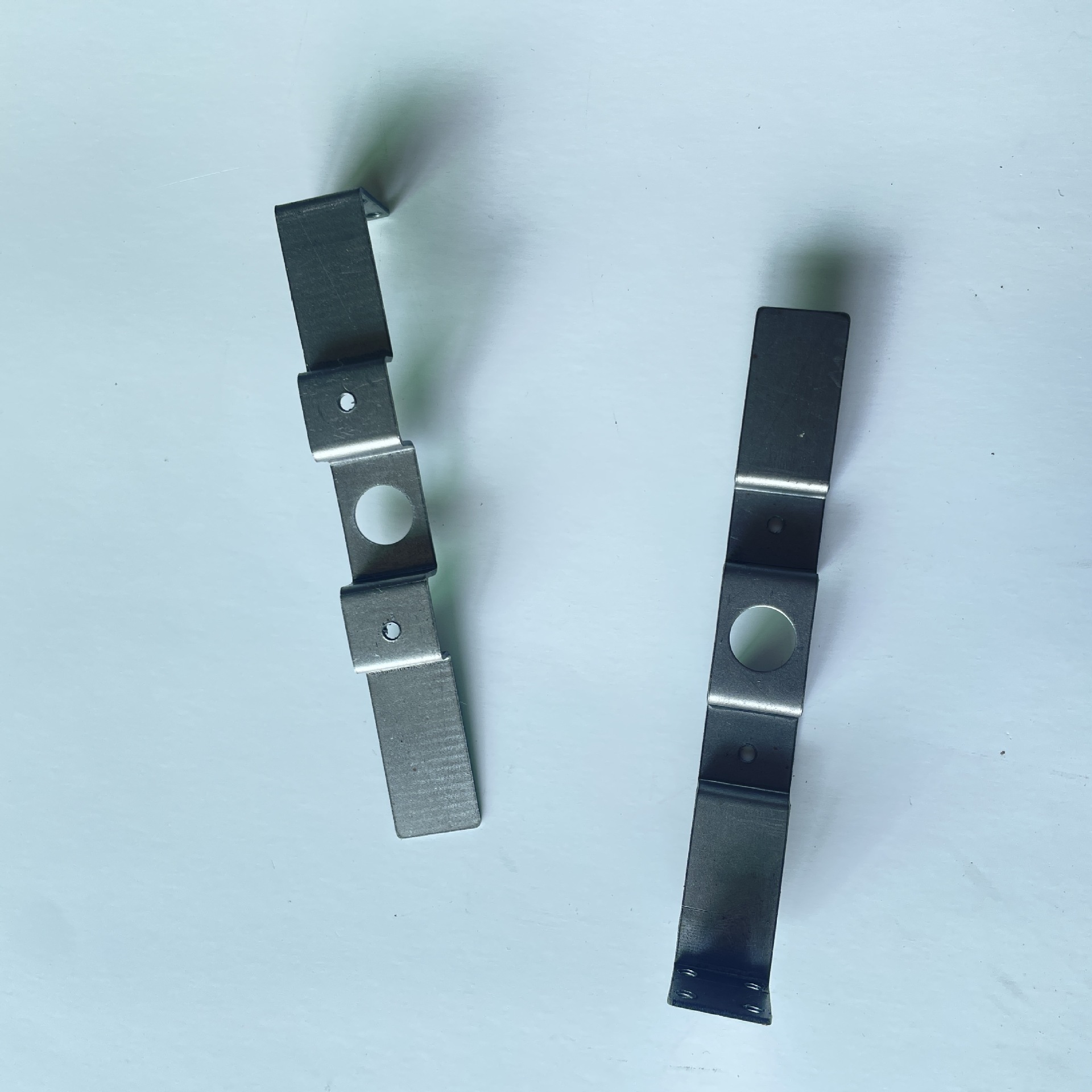 厂家大量供应五金冲压件金属冲压灯饰五金配件支架冲压异型支架