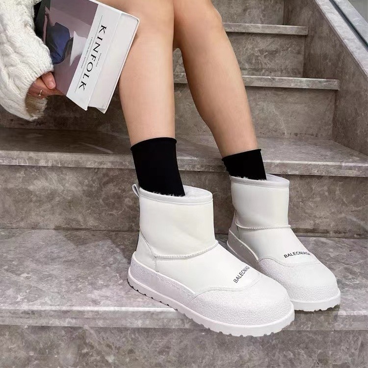 Thickened snow boots women's 2024 winter new warm non-slip leather increased waterproof short tube fashion soft bottom cotton boots