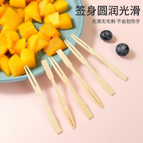Bamboo fruit fork disposable children's heart-shaped bamboo fork KTV bar club home snack fork manufacturer wholesale