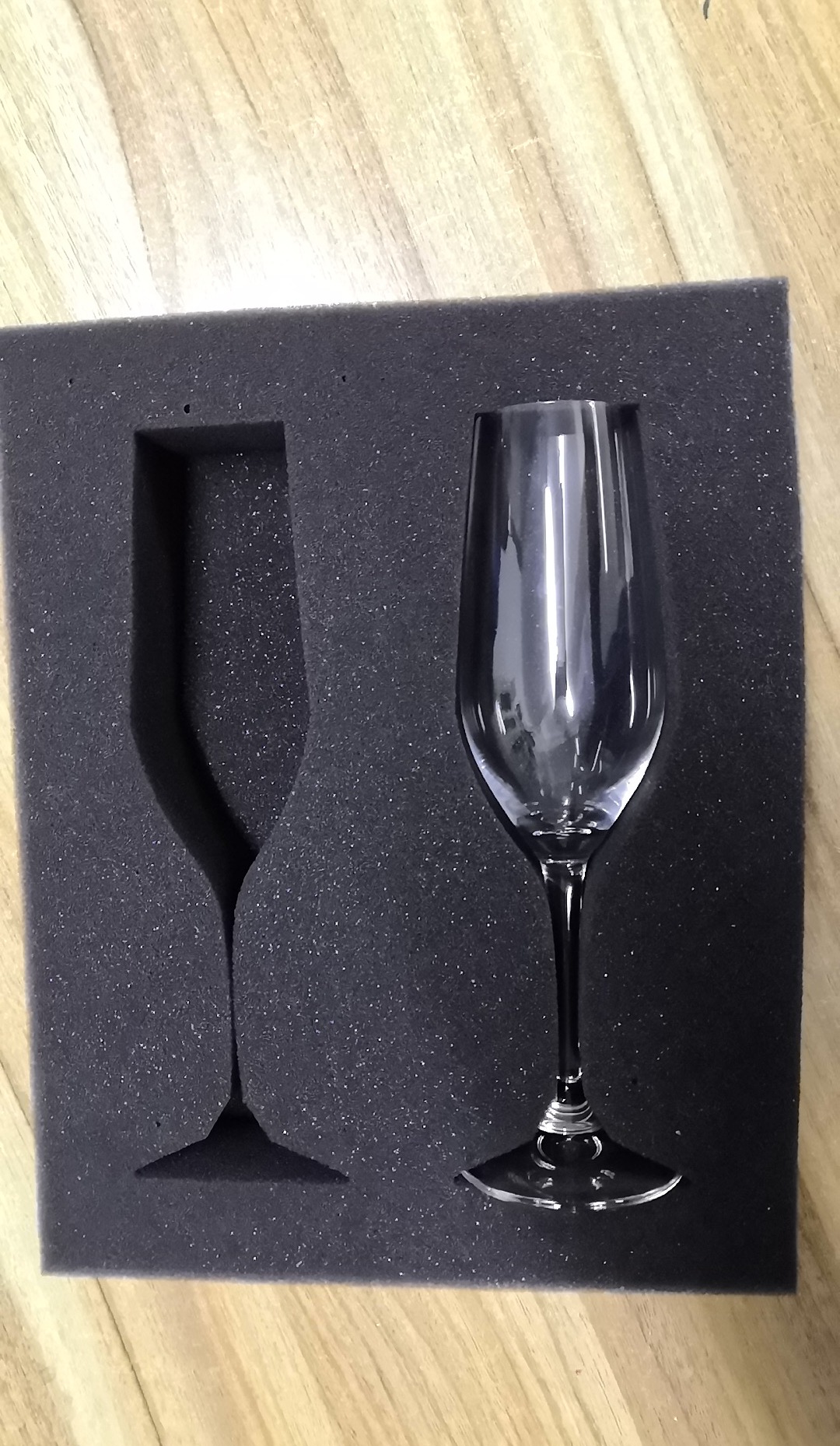 厂家供应黑色高密度酒瓶酒杯快递包装泡沫/成型异形黑色包装海绵