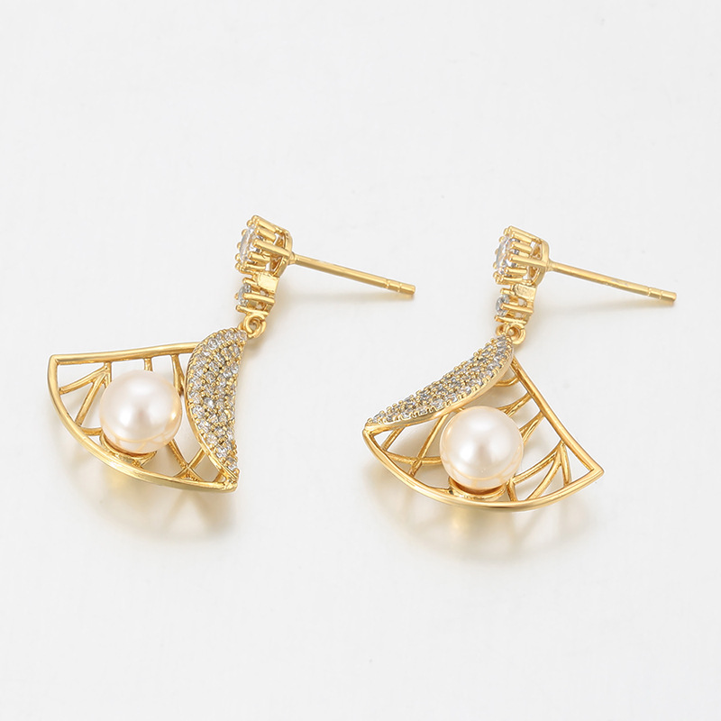 Xuping moda ventilador frío aretes de brida aleación de cobre chapado 14k perla personalidad aretes de viento al por mayor