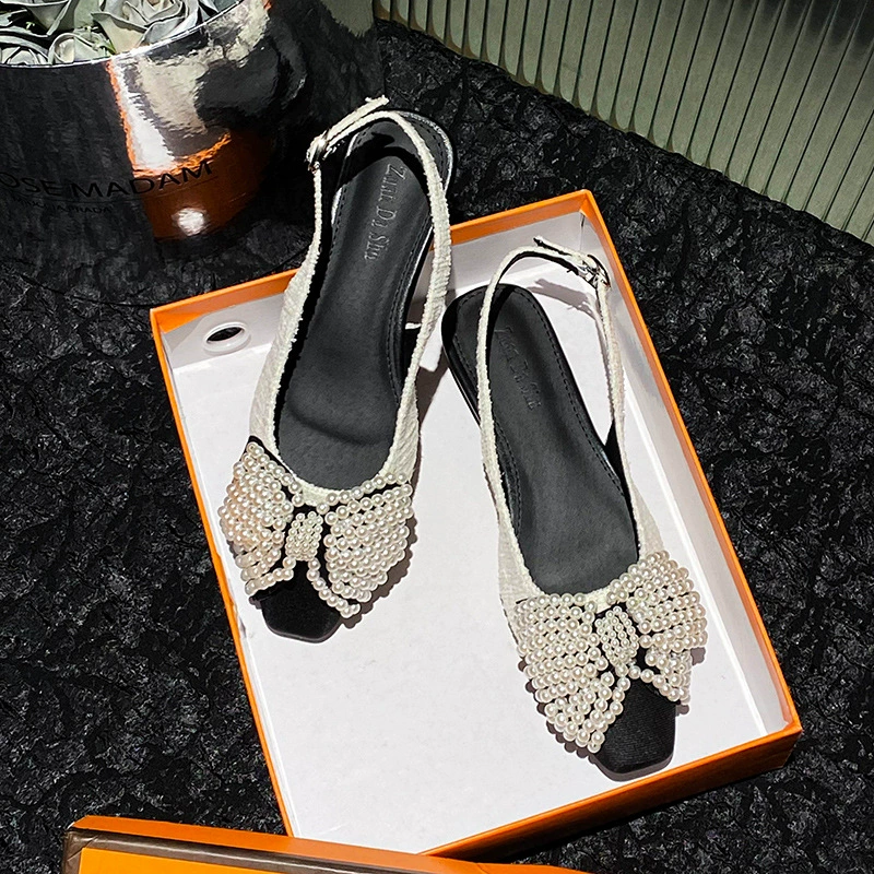 Половина шлепанцы женщины 2025 маленькая квадратная голова с плоским дном шлепанцы модные носить ленивые туфли на высоком каблуке 41-43