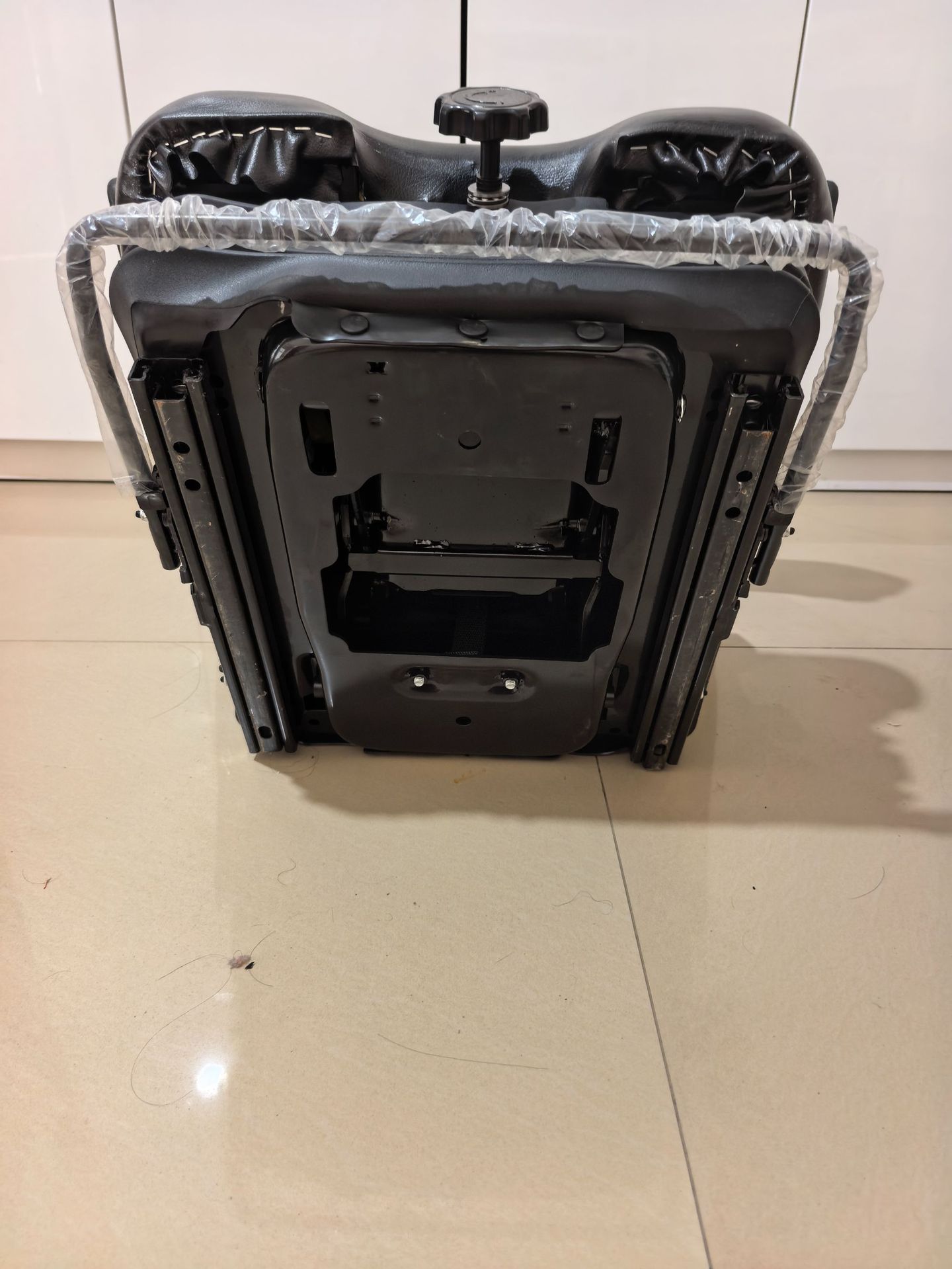 Universal modified seats for Heli forklifts, Hangcha sweepers, loaders, LiuGong, LonGong, Hyundai tricycles
