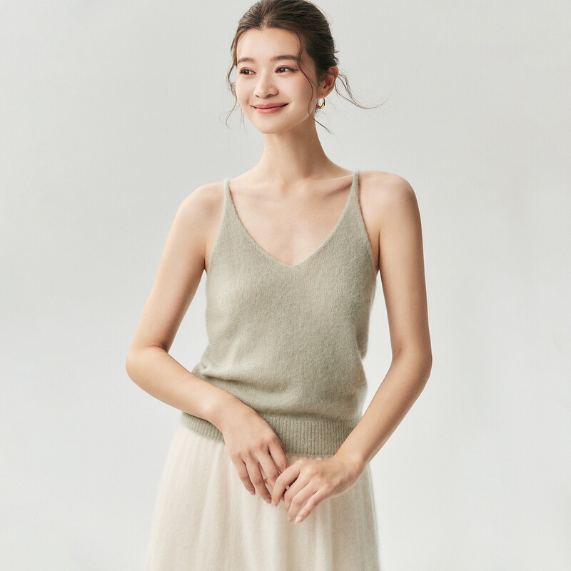 Light luxury cashmere 75% + mulberry silk 25% V-neck cardigan and camisole two-piece set for women, autumn and winter knit, versatile and slim fit Light luxury cashmere 75% + mulberry silk 25% V-neck cardigan and camisole two-piece set for women, autumn and winter knit, versatile and slim fit