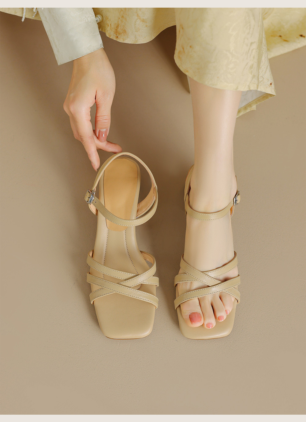 Sandal nữ quai ngang dệt sọc nhỏ da cừu, gót vuông ổn định, cỡ lớn 34–43 — Màu trắng be chi tiết 3