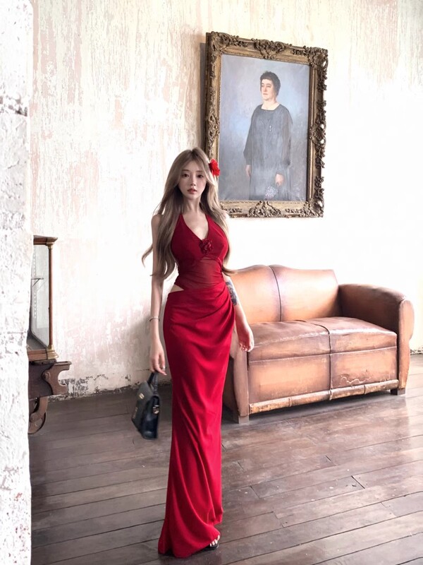 Celebrity Elegant Red Mesh Halterneck Suspender Dress Women's Summer Sexy Sexy V Neck Hip-Hugging Long Skirt