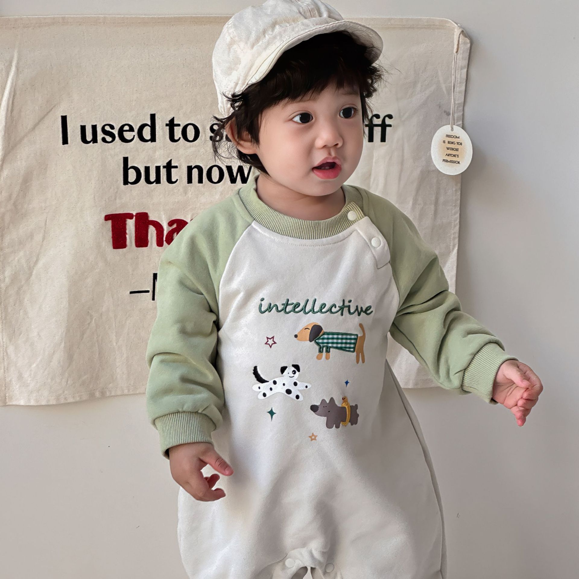 2024 otoño nuevo producto bebé de una pieza de dibujos animados coreanos en contraste traje de escalada mameluco bebé mameluco ropa de bebé