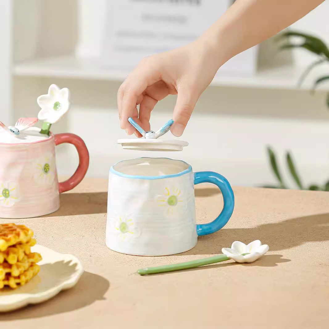 Esmalte creativo pintado a mano flores mariposas de cerámica taza de alto valor de cara pequeña personalidad fresca regalo de mano taza de agua