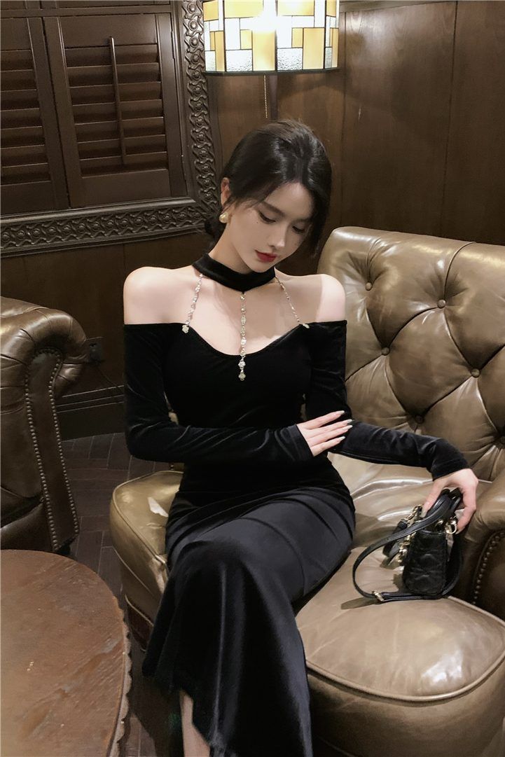 High-End Halterneck Dress for Women in Winter Sexy Tube Top Fishtail Skirt Black Elegant Velvet Long Skirt Dress