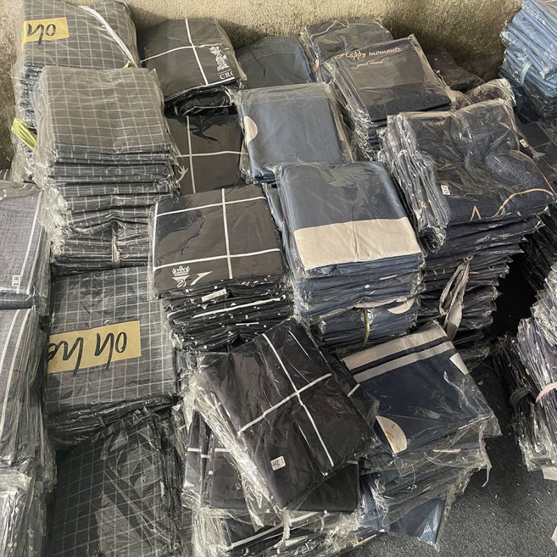 Sábanas de cama tela al por mayor tratamiento de agua lavado algodón dormitorio de color sólido cama doble arroz colcha blanca gris oscuro