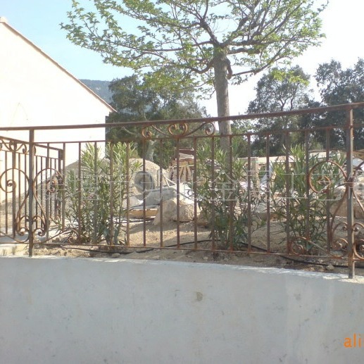 法式锻造铁艺防护围栏 金属工艺庭院铁艺栅栏 热镀锌锻打护栏围栏